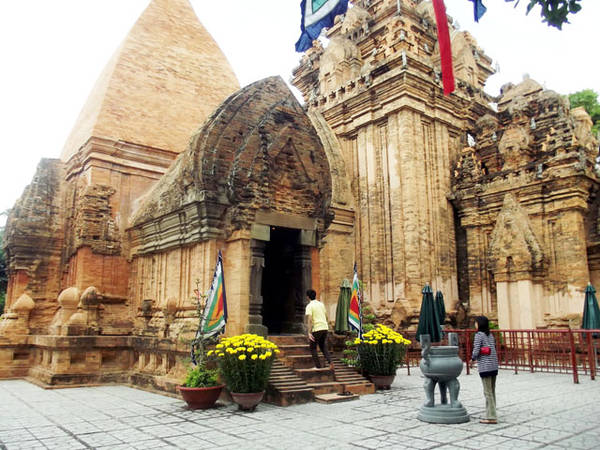 ve-dep-co-kinh-cua-thap-ngan-nam-tuoi-o-nha-trang-ivivu-10