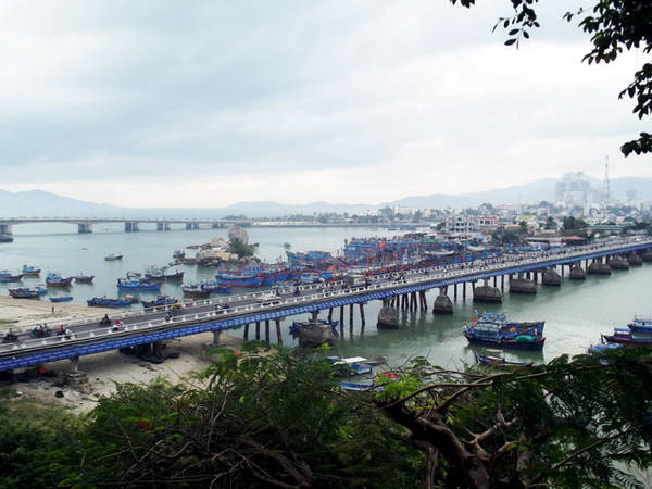 Bất cứ ai một lần đến Nha Trang đều ghé thăm Tháp Bà.