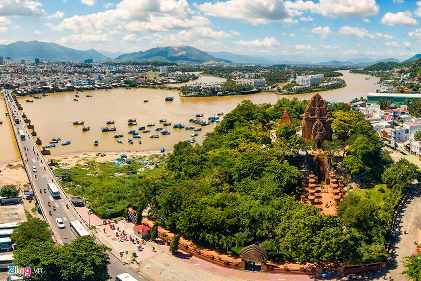 Tháp Bà Ponagar cổ kính nằm ngay trung tâm thành phố Nha Trang