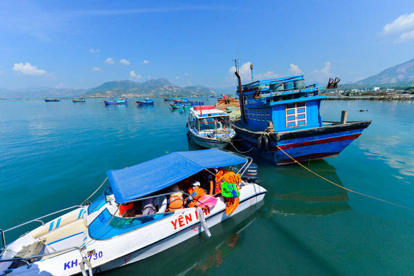 Khám phá đường đến đảo Robinson Cam Ranh từ bãi Đá Bạc hoặc bãi Cam Lập
