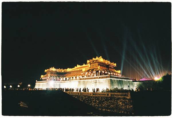 Vẻ đẹp Huế tại Kinh thành Huế bên bờ sông Hương