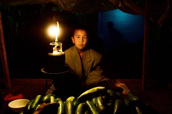 Góc ẩm thực đường phố về đêm yên ắng tại Afghanistan