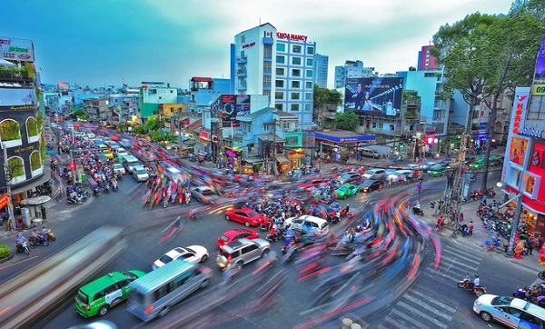 Giao thông là một trong những điều gây ấn tượng với du khách nhất, đặc biệt là du khách nước ngoài. Tình trạng kẹt xe vẫn diễn ra tại các tuyến đường trung tâm vào giờ cao điểm, nhiều du khách cho đây là điều "điên rồ" nhất của thành phố. Ảnh: Nguyễn Thị Ngọc Thảo.