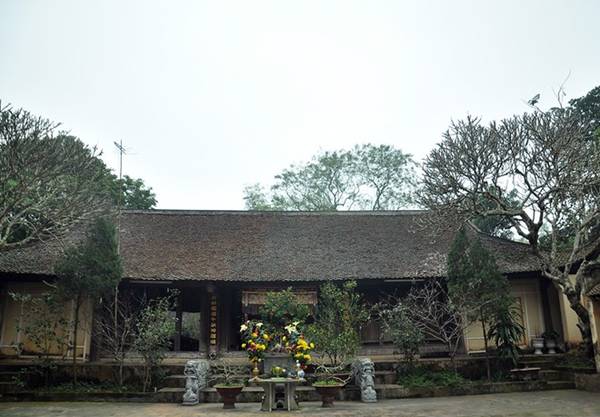 Đền thờ Phùng Hưng cổ kính tại làng cổ Đường Lâm