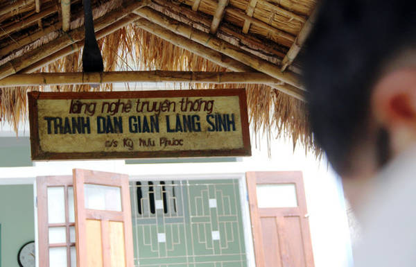 Lớp học vẽ tranh làng Sình truyền nghề cho thế hệ sau