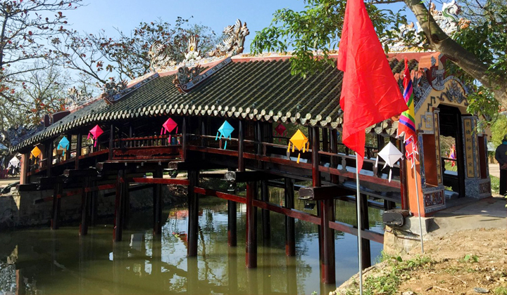 Cầu ngói Thanh Toàn.