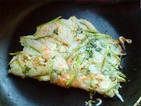 Bánh khoái Thanh Hóa chấm nước mắm chanh ớt