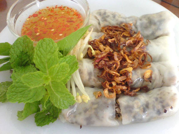 Bánh cuốn xứ Thanh có đặc trưng riêng khó lẫn. Ảnh: Gcontent.net.