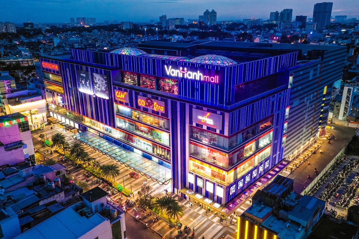 Mô hình thành phố sách độc đáo ấn tượng Vạn Hạnh Mall điểm hẹn quận 10