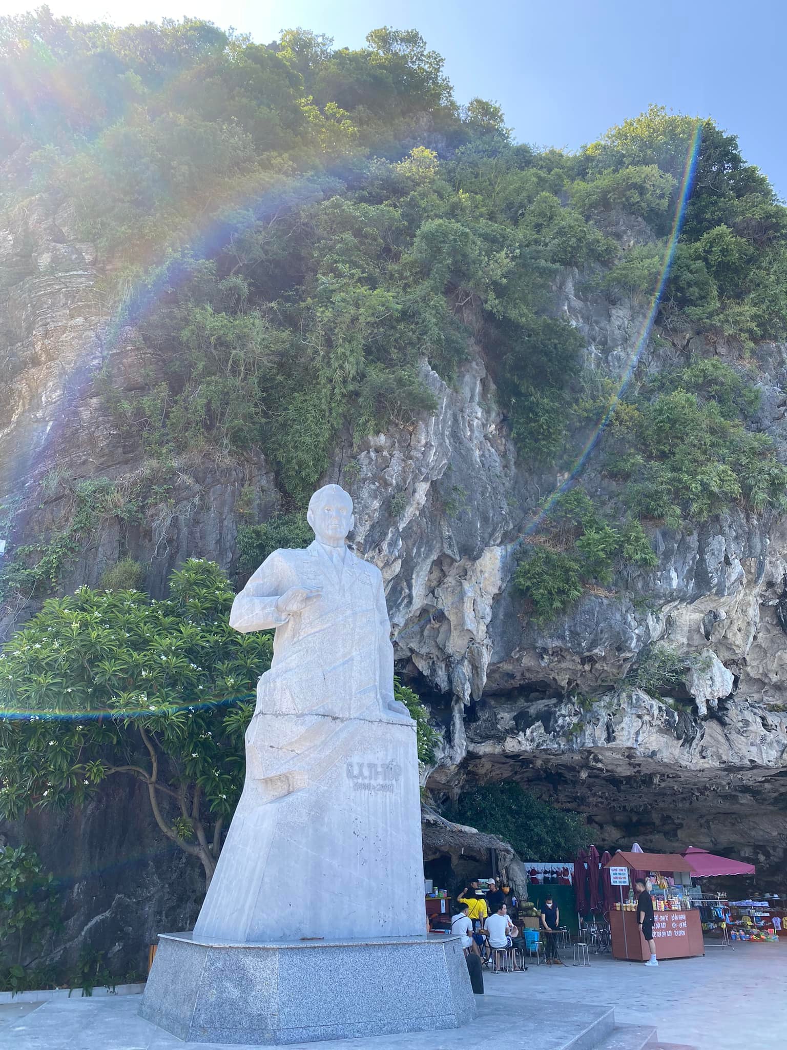 Tượng Ti Tốp trên đảo Ti Tốp