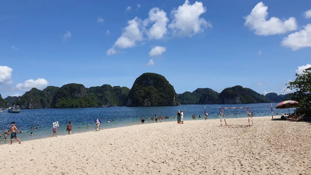 Bãi biển đảo Ti Tốp Vịnh Hạ Long