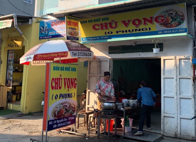 Nguyên liệu thịt tươi rói tại quán bún bò Huế Chú Vọng