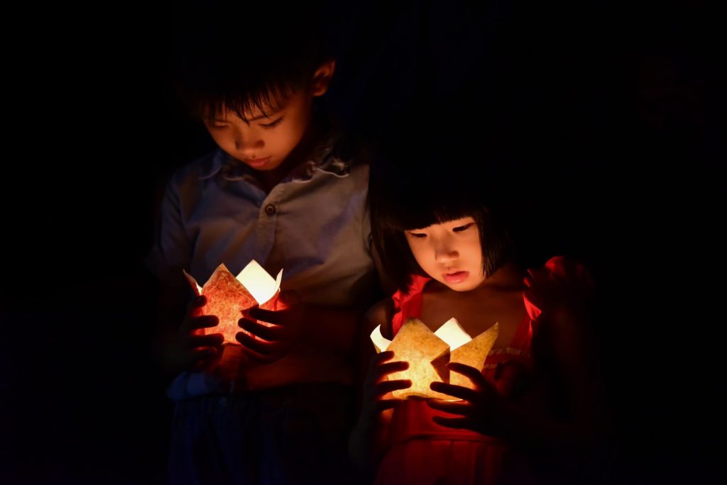 Những chiếc đèn hoa đăng may mắn trên sông Hoài