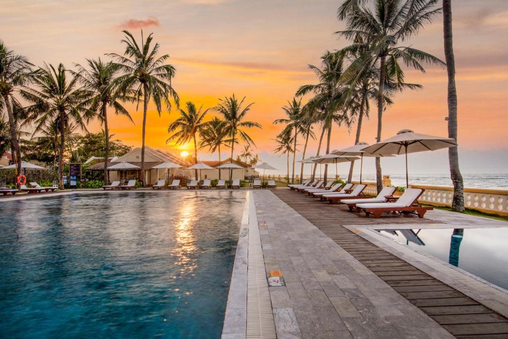Hồ bơi ngoài trời tại Victoria Hội An Resort