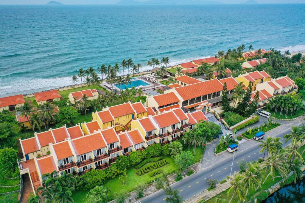 Victoria Hội An Beach Resort nhìn từ trên cao bên bờ biển Cửa Đại