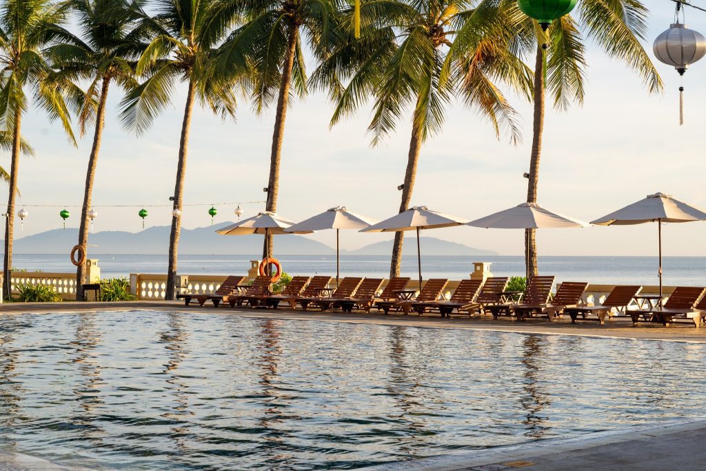 Hồ bơi vô cực tại Victoria Hội An Beach Resort