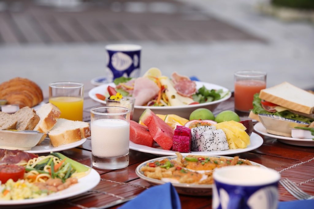 Bữa trưa nhẹ tại Faifo Bar của Victoria Hội An Beach Resort