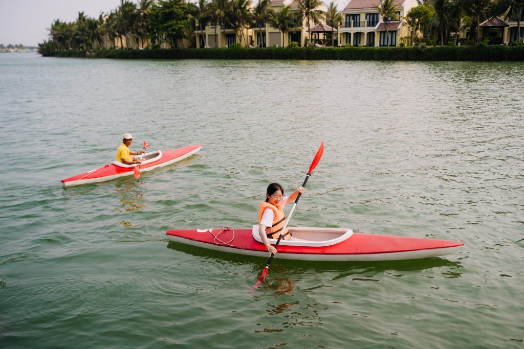 Hoạt động chèo thuyền kayak tại Victoria Hội An Beach Resort