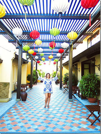 Bức hình này được chụp trên đường ra sông và tôi yêu những chiếc đèn lồng. Ảnh: Wanderluststorytellers