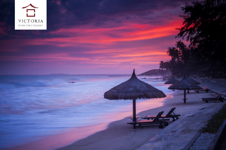 Hoàng hôn tại bãi biển Victoria Phan Thiết Hoàng hôn lãng mạn tại bãi biển Victoria Phan Thiết Beach Resort.