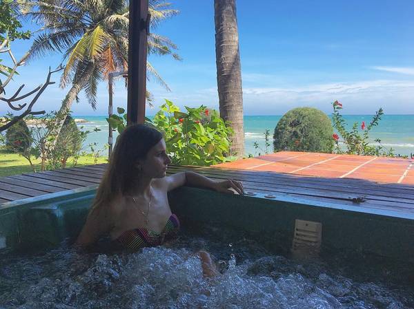 Phòng tắm ngoài trời trong bungalow Victoria Phan Thiết