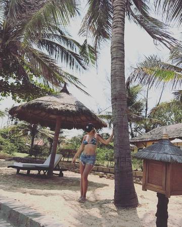 Bungalow gỗ mái tranh tại Victoria Phan Thiết nằm giữa vườn hoa
