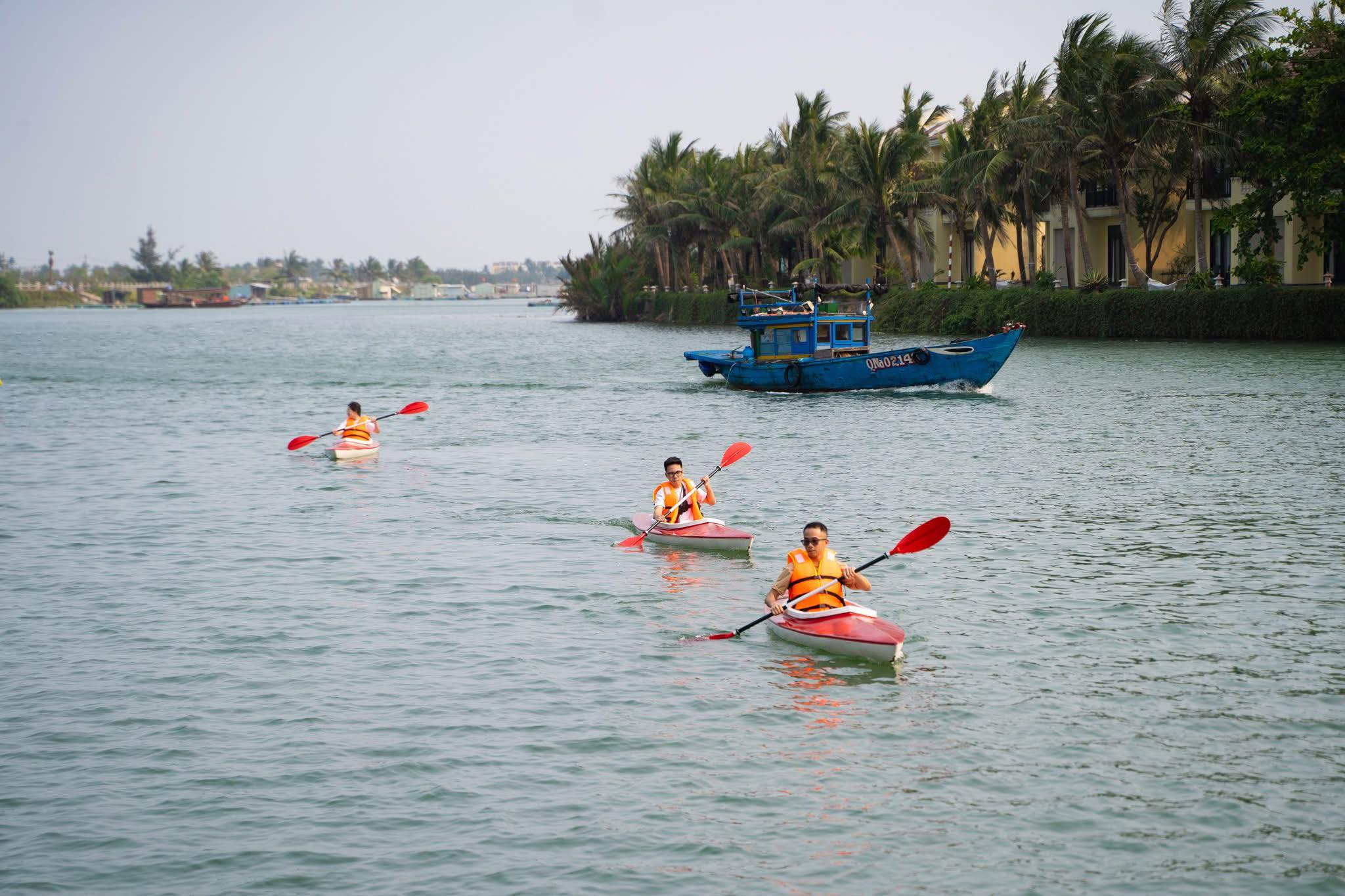 Chèo kayak sông nước tại Victoria Hội An