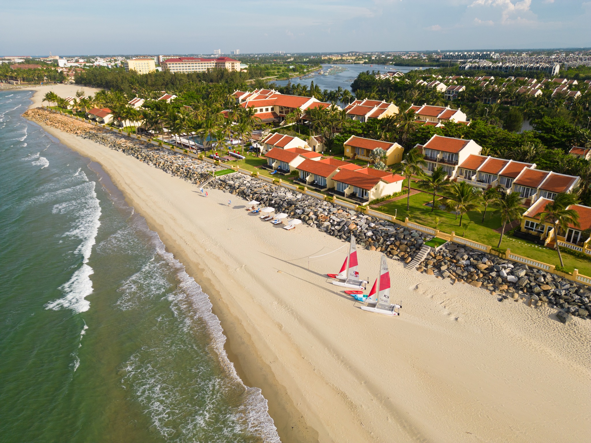 Nghỉ dưỡng hoàn hảo với combo 3N2Đ tại Victoria Hội An Beach Resort & Spa