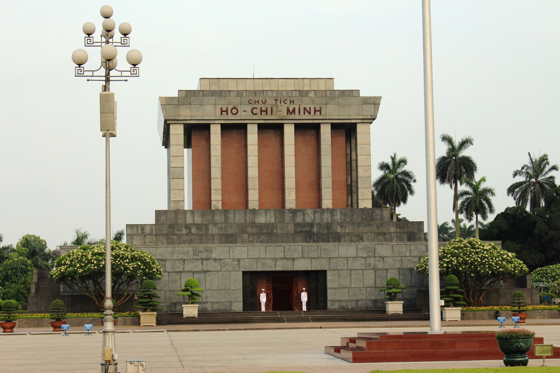 Viếng lăng Bác khi du lịch Hà Nội