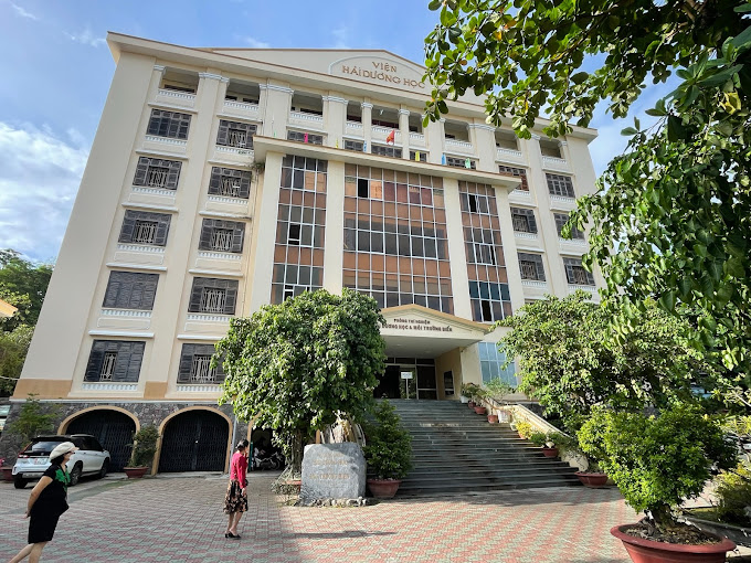 Bên ngoài Viện Hải dương học Nha Trang