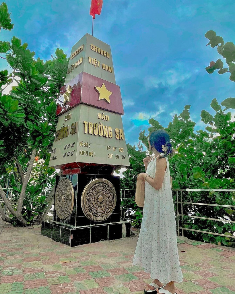 Cột mốc chủ quyền Trường Sa tại Viện Hải dương học Nha Trang
