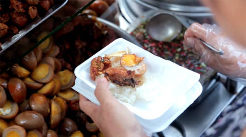 Một xuất xôi mặn tại quán xôi Sài Gòn