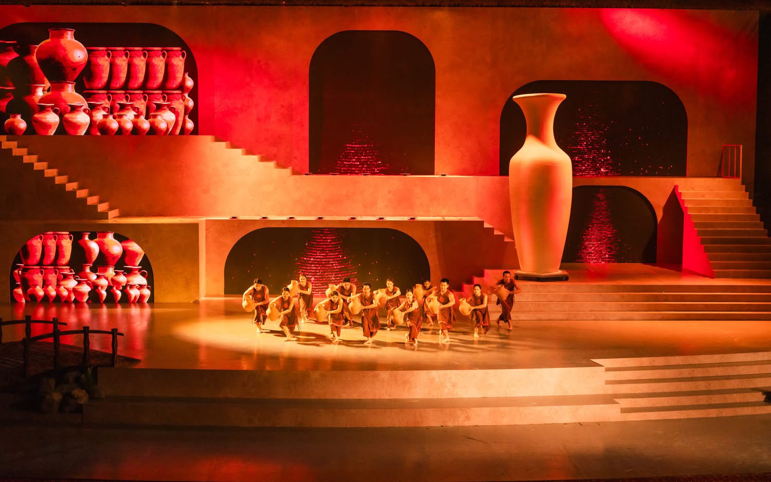 Tái hiện nghề làm gốm truyền thống trong show Việt Nam Bách Nghệ