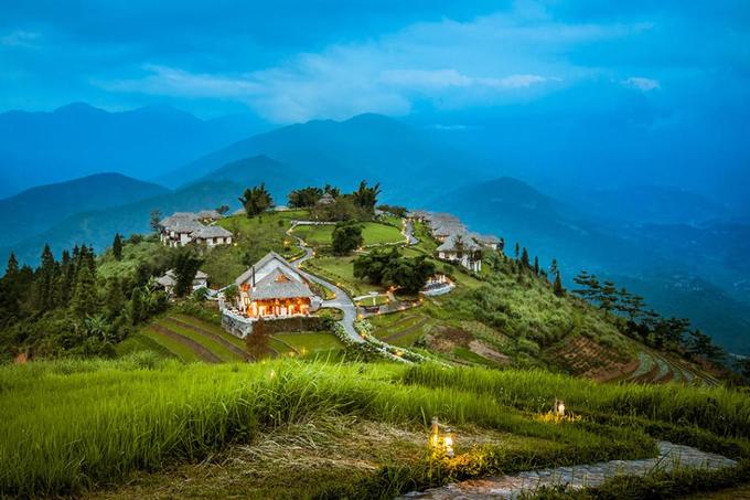 Danh sách khu nghỉ dưỡng độc đáo trên thế giới (Unique lodges of the world) của National Geographic tập hợp các nơi du khách có thể thư thái và thực sự khám phá các vùng đất ít người biết. Các khu nghỉ dưỡng này có thiết kế và kiến trúc độc đáo, cảnh quan đẹp, các giải pháp bền vững sáng tạo, ẩm thực ấn tượng, không gian thư giãn hài hòa với môi trường xung quanh, và nằm ở các miền đất đầy cuốn hút. Hiện có 65 resort được liệt kê trong danh sách.