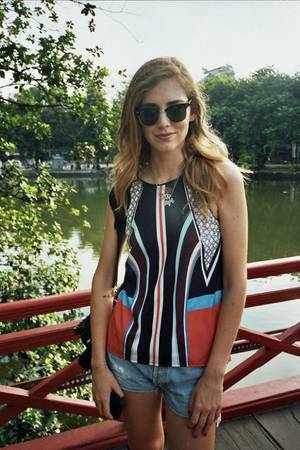 Chiara Ferragni Việt Nam tại cầu Thê Húc
