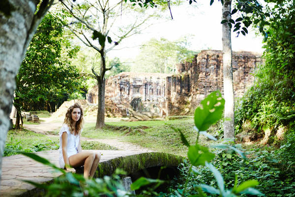 Chiara Ferragni Việt Nam khám phá Thánh địa Mỹ Sơn