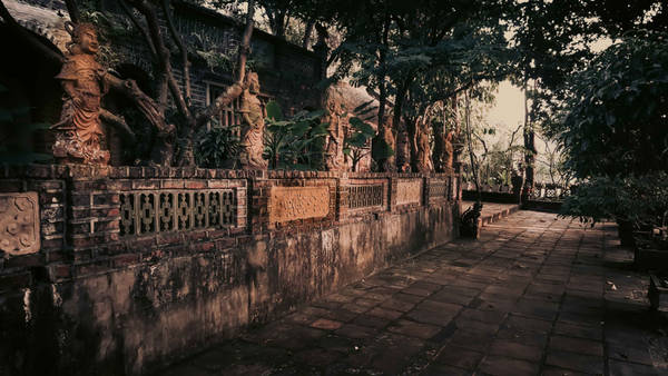 Hàng năm Việt Phủ Thành Chương đón rất nhiều du khách trong và ngoài nước đến tham quan.