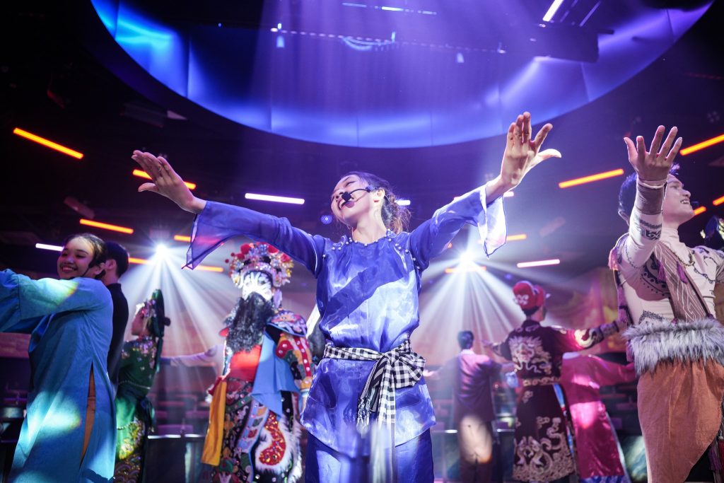 Nghệ thuật đặc sắc tại VietCharm Show