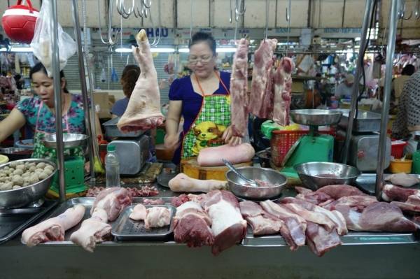Thịt tươi mới tại chợ Việt Nam