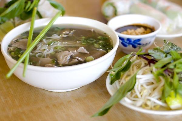 Phở chắc chắn là món ăn nổi tiếng nhất của Việt Nam nhưng nơi đây còn có rất nhiều món bún ngon tuyệt khác