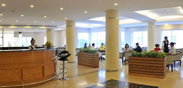 Khu vực quầy lễ tân kết hợp cà phê tại Khách sạn Vietsovpetro Đà Lạt