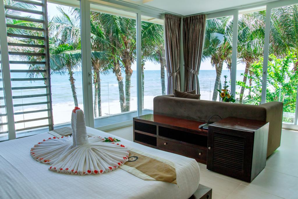 Villa Del Sol Resort hồ bơi và khuôn viên xanh mát Villa Del Sol Resort hồ bơi và khuôn viên xanh mát
