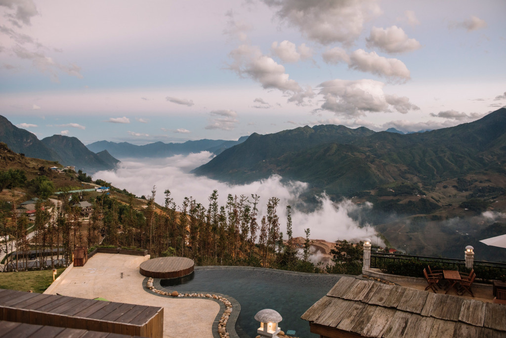 Hồ bơi ngoài trời. Ảnh: Fb Ville De Mont Mountain Resort