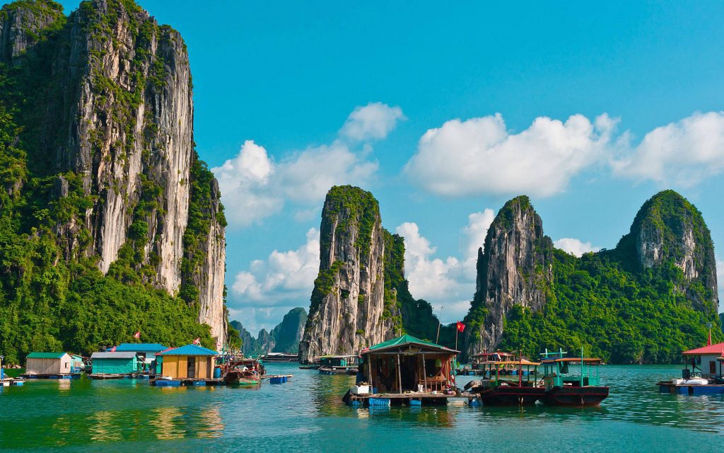 Trải nghiệm chèo thuyền kayak tại vịnh biển Việt Nam
