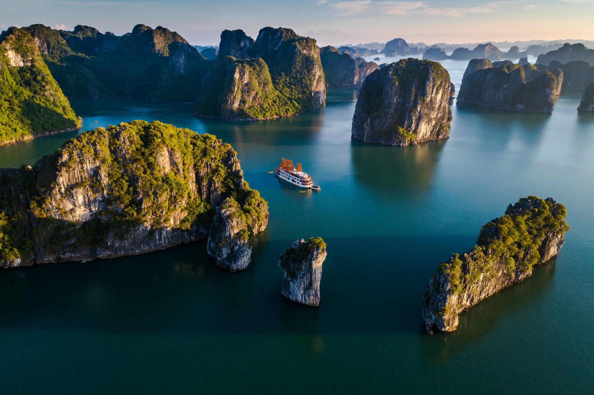 Top 6 tour miền Bắc có nhiều điểm đến độc đáo và hấp dẫn tại iVIVU