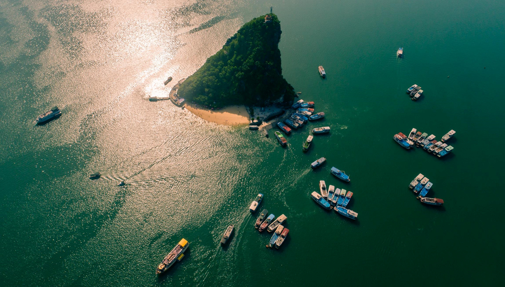 Vịnh Hạ Long Cát Bà - Cuộc sống làng chài