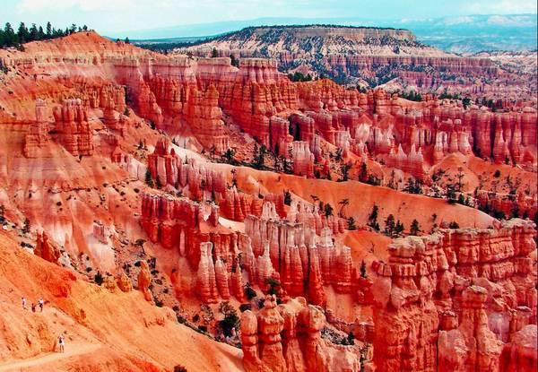 Vườn quốc gia Bryce Canyon là nơi có một cảnh quan thiên nhiên độc đáo với những hẻm núi ấn tượng