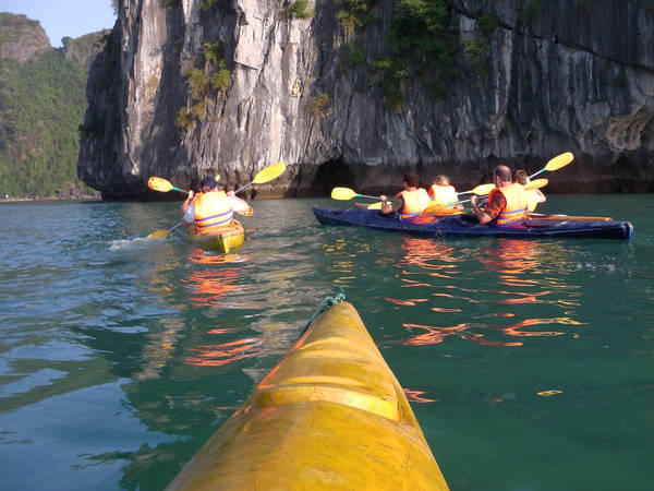 Đến Vịnh và đừng quên đi thuyền kayak nhé!