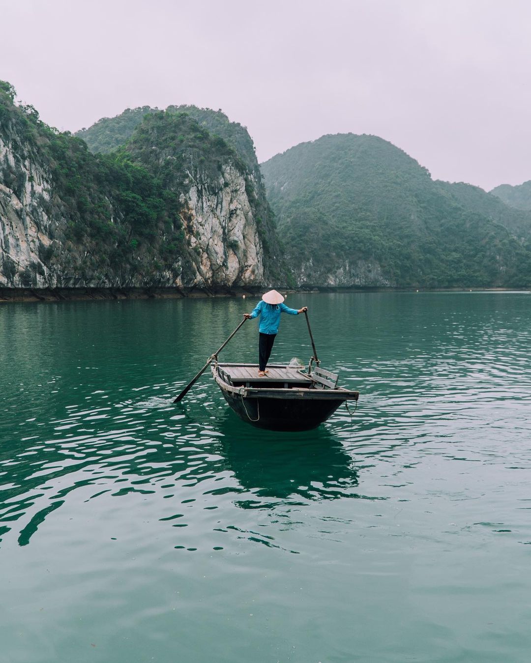 Vịnh Lan Hạ nhìn từ Du thuyền Capella Hạ Long