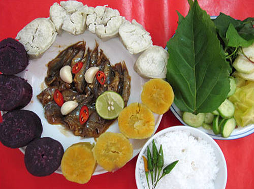 Gỏi khoai lang mắm sống. Ảnh: toibay.